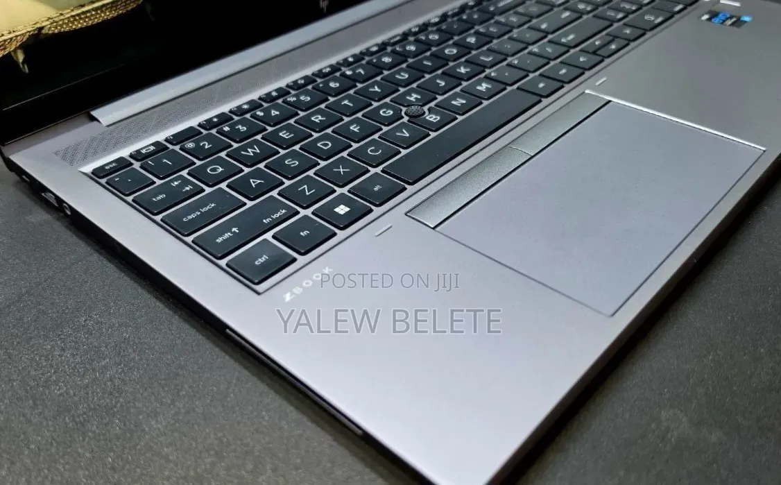 New Laptop HP ZBook Firefly G8 16GB Intel Core i5 SSD 512GB