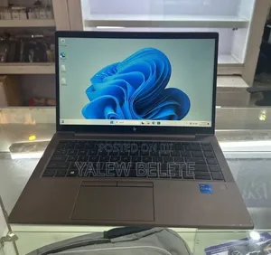 New Laptop HP ZBook Firefly G8 16GB Intel Core i5 SSD 512GB