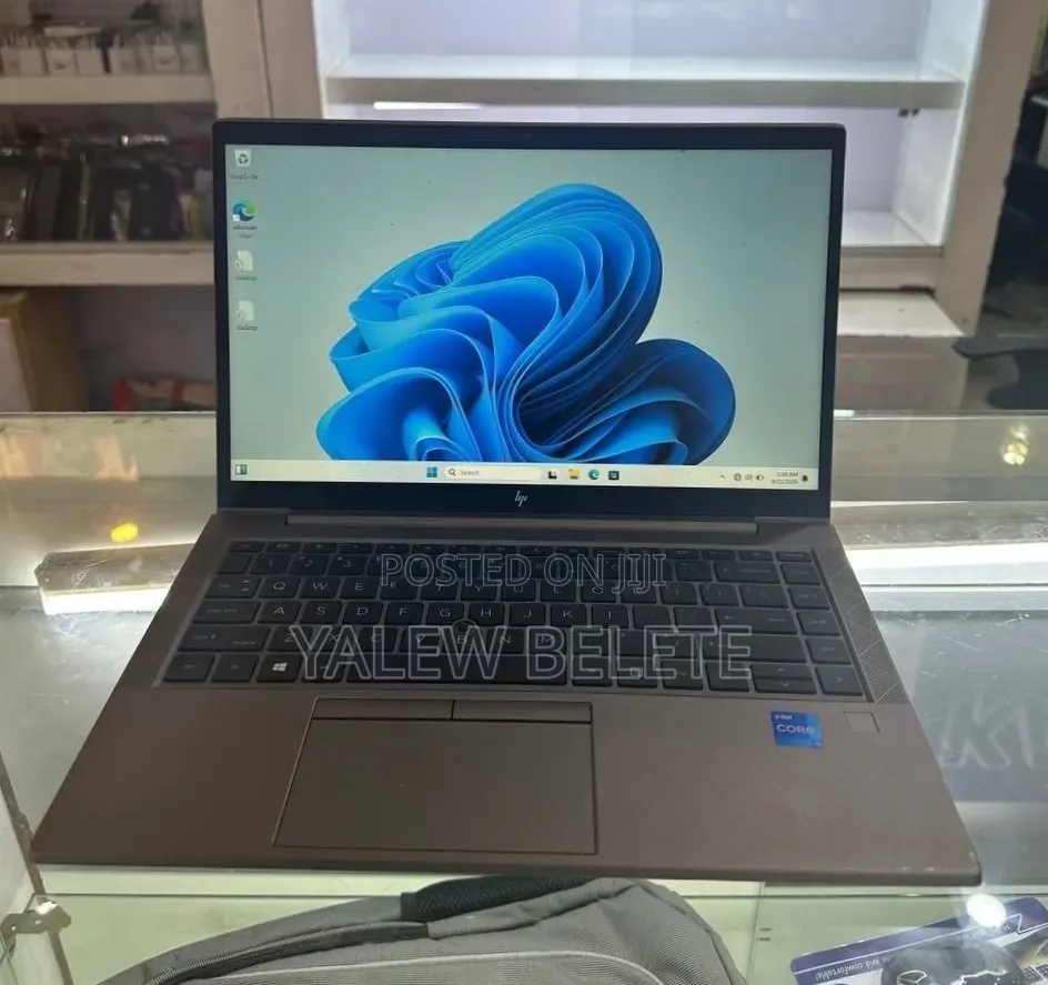 New Laptop HP ZBook Firefly G8 16GB Intel Core i5 SSD 512GB