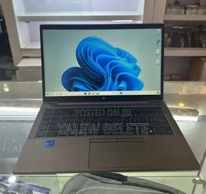 New Laptop HP ZBook Firefly G8 16GB Intel Core i5 SSD 512GB