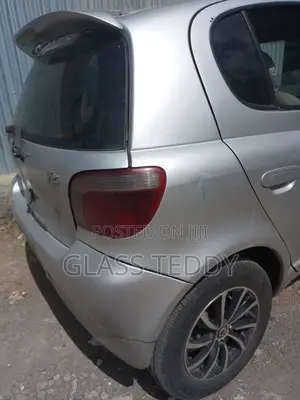 Toyota Vitz 2001 Silver