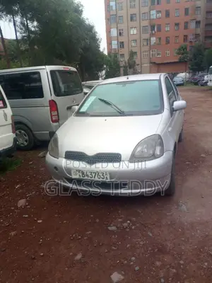 Toyota Vitz 2001 Silver
