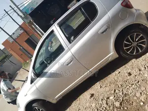 Toyota Vitz 2001 Silver