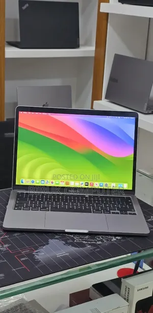 New Laptop Apple MacBook Pro 2021 M1 8GB Apple M1 Pro SSD 256GB