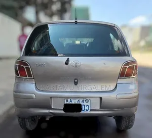 Toyota Vitz 2004 Gray