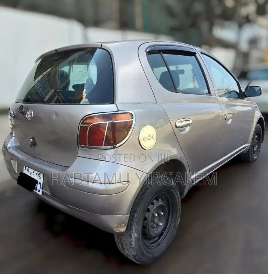 Toyota Vitz 2004 Gray