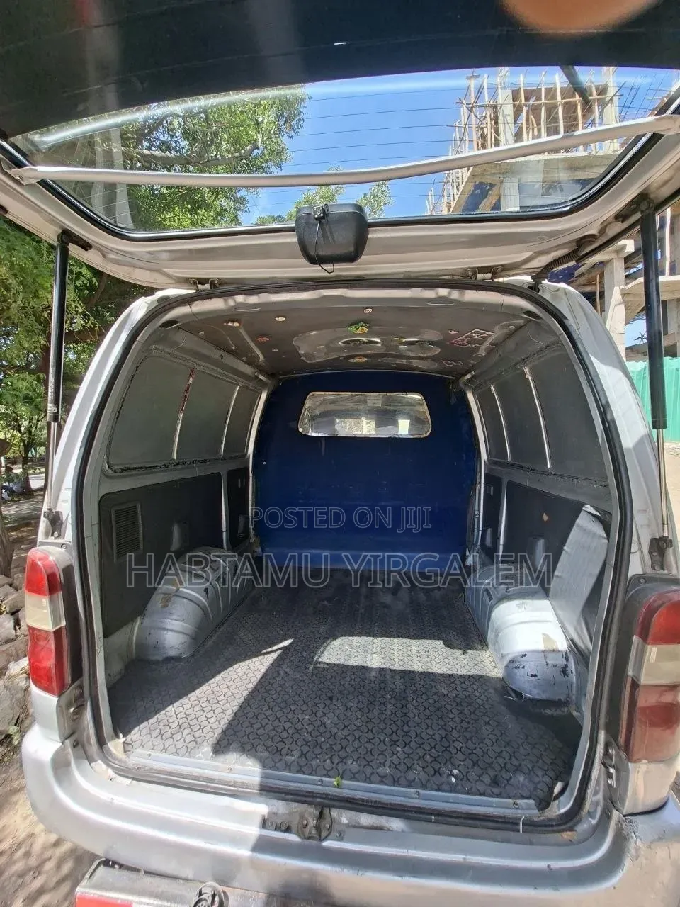 Toyota HiAce 2000 Silver
