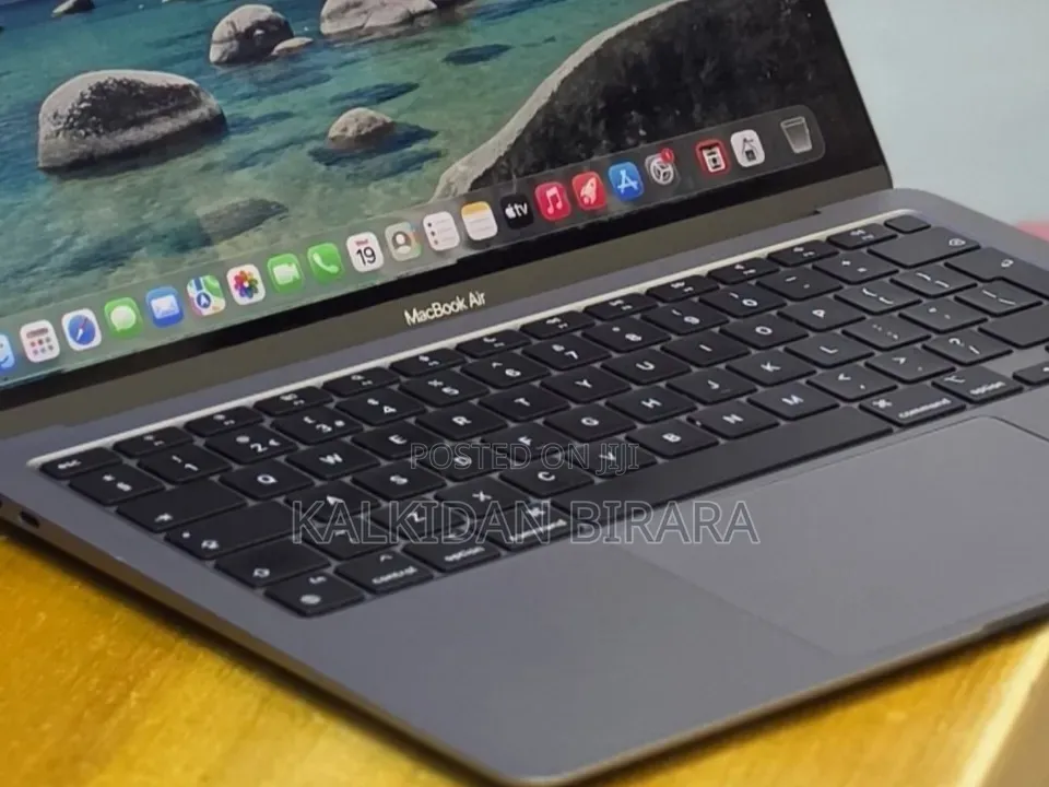New Laptop Apple MacBook Air 2020 M1 16GB Apple M1 SSD 256GB