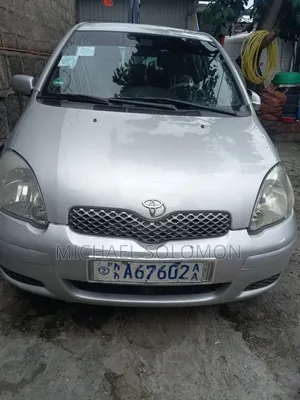 Toyota Vitz 2004 Silver