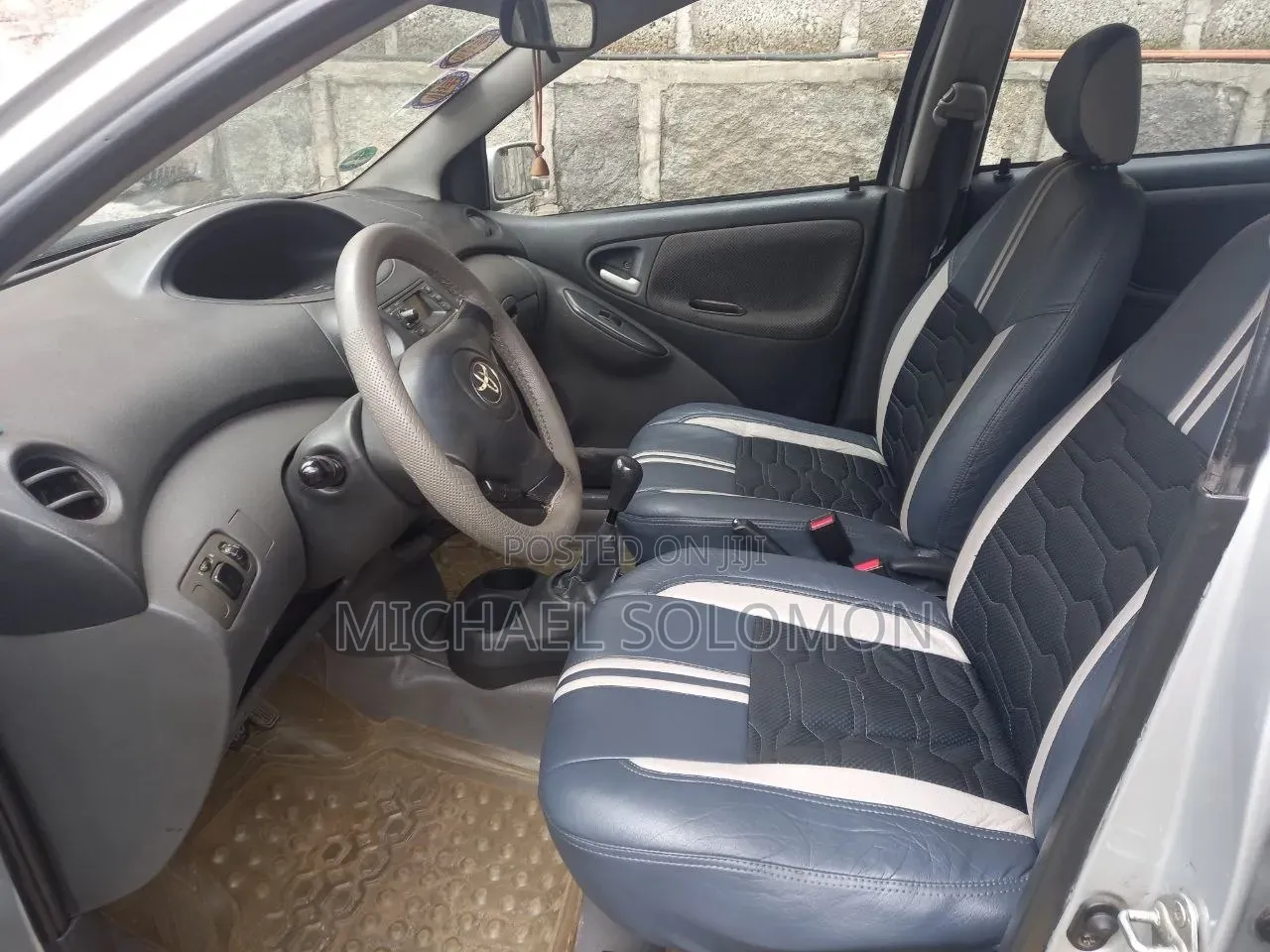 Toyota Vitz 2004 Silver
