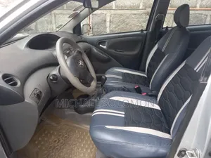 Toyota Vitz 2004 Silver