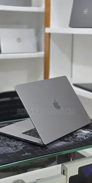 New Laptop Apple MacBook Pro 2022 M2 16GB Apple M2 SSD 1T