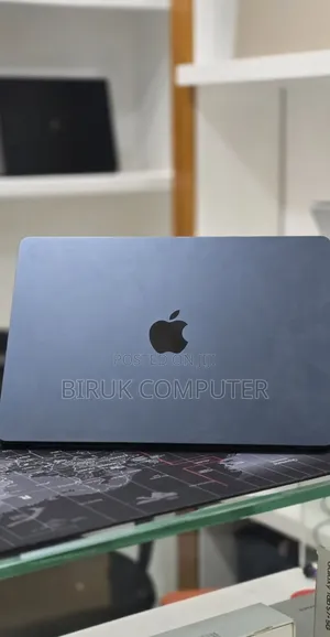 New Laptop Apple MacBook Air 2022 M2 16GB Apple M2 SSD 256GB