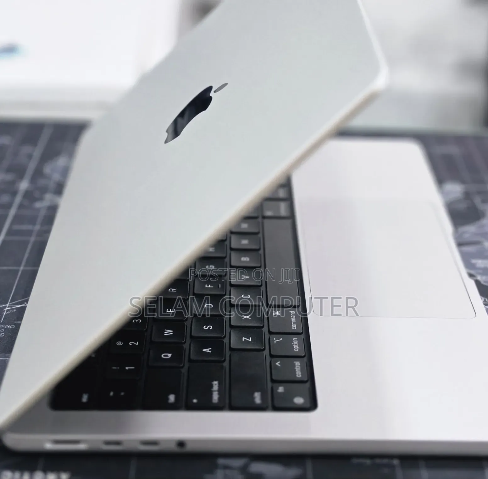 New Laptop Apple MacBook Pro 2024 M4 24GB Apple M4 SSD 256GB