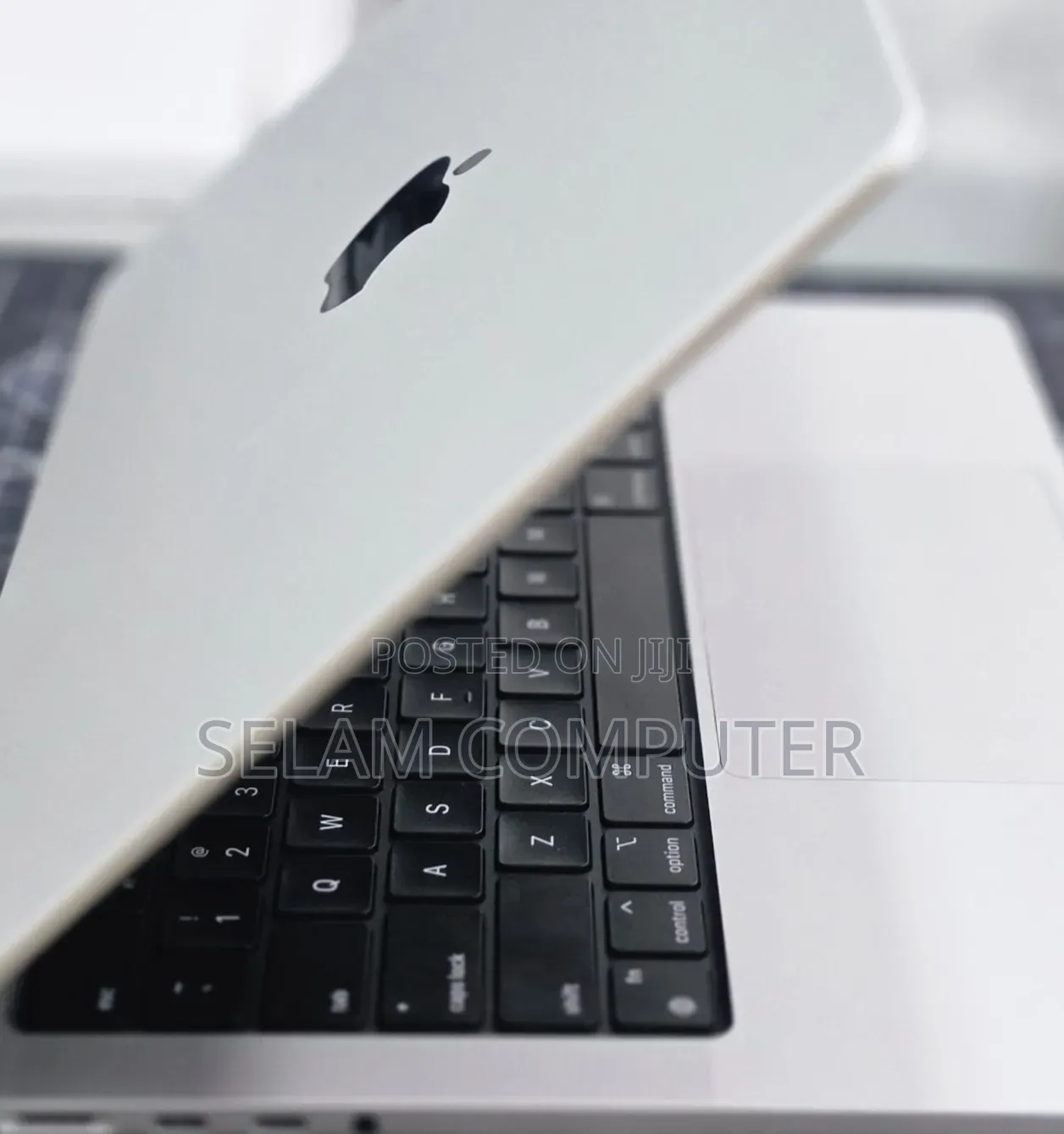 New Laptop Apple MacBook Pro 2024 M4 24GB Apple M4 SSD 256GB