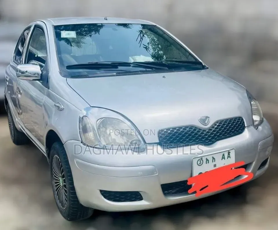 Toyota Vitz 2002 Silver