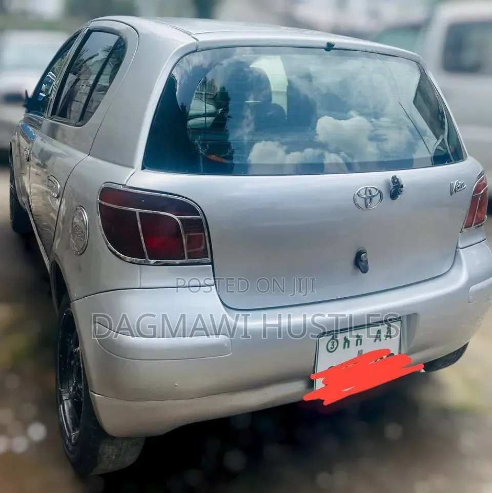 Toyota Vitz 2002 Silver