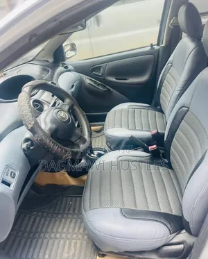 Toyota Vitz 2002 Silver