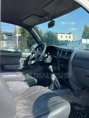 Toyota Hilux 2004 White