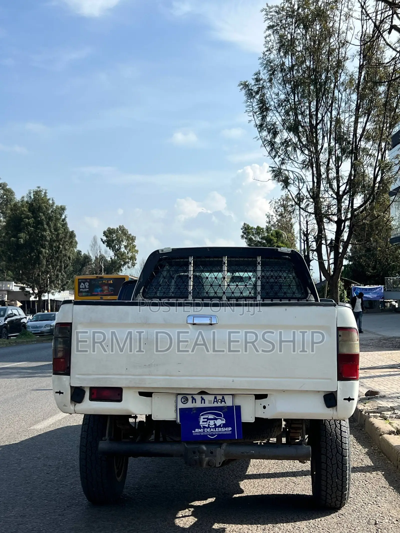 Toyota Hilux 2004 White