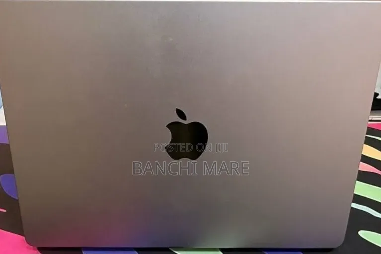 New Laptop Apple MacBook Pro 2024 M3 8GB Apple M3 SSD 512GB