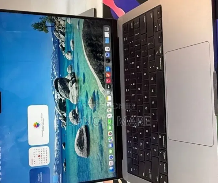 New Laptop Apple MacBook Pro 2024 M3 8GB Apple M3 SSD 512GB