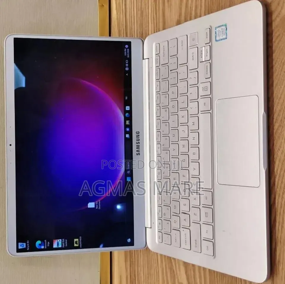 New Laptop Samsung 8GB Intel Core i5 SSD 256GB