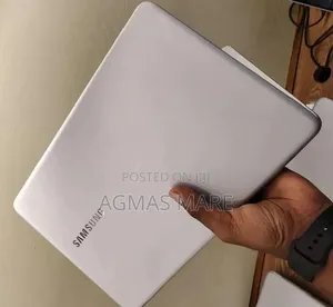 New Laptop Samsung 8GB Intel Core i5 SSD 256GB