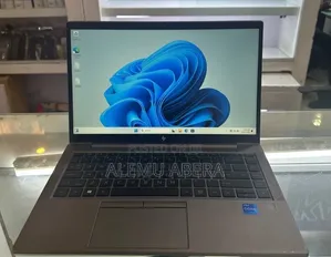 New Laptop HP ZBook Firefly G8 16GB Intel Core i5 SSD 512GB