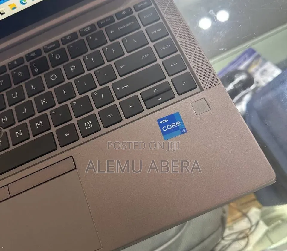 New Laptop HP ZBook Firefly G8 16GB Intel Core i5 SSD 512GB