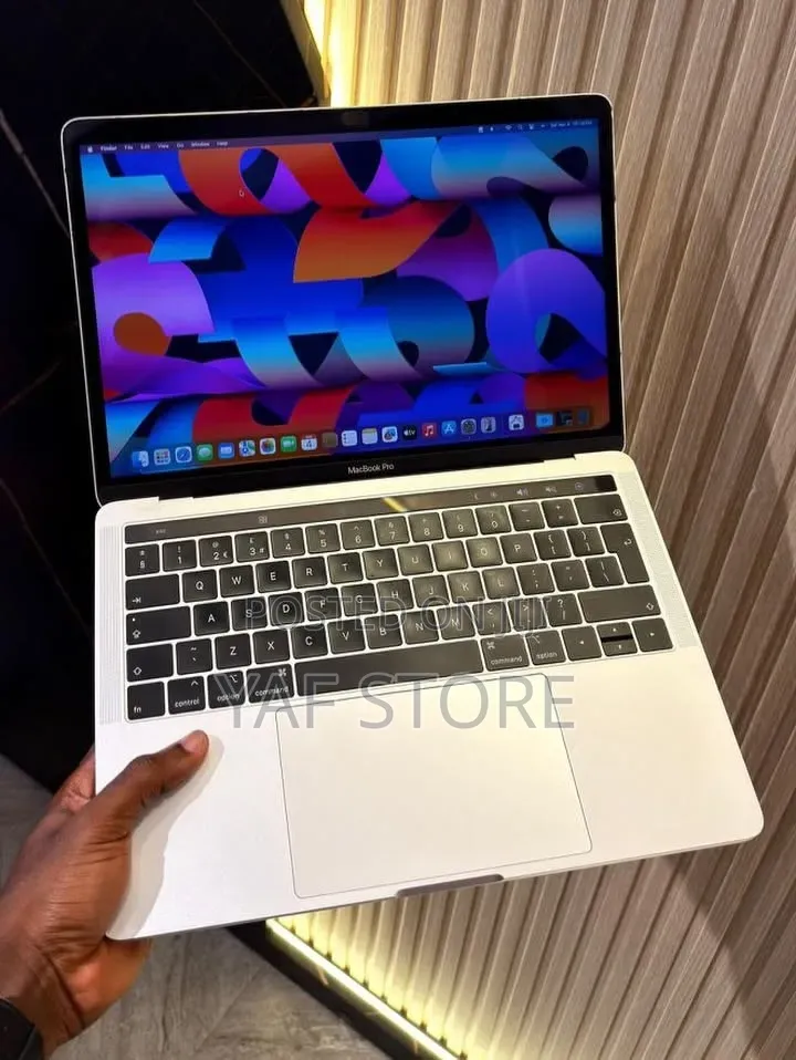 New Laptop Apple MacBook Pro 2020 M1 8GB Apple M1 SSD 512GB