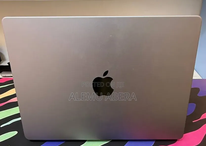 New Laptop Apple MacBook Pro 2023 M3 8GB Apple M3 SSD 512GB