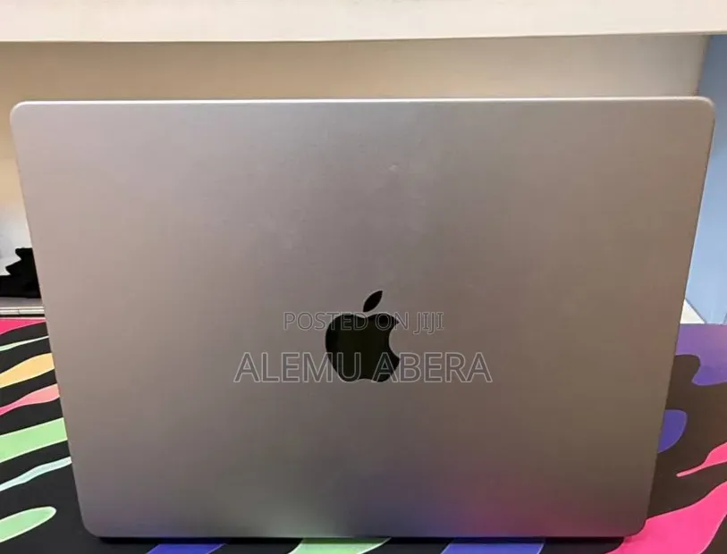 New Laptop Apple MacBook Pro 2023 M3 8GB Apple M3 SSD 512GB