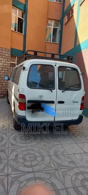 Toyota HiAce 2007 White