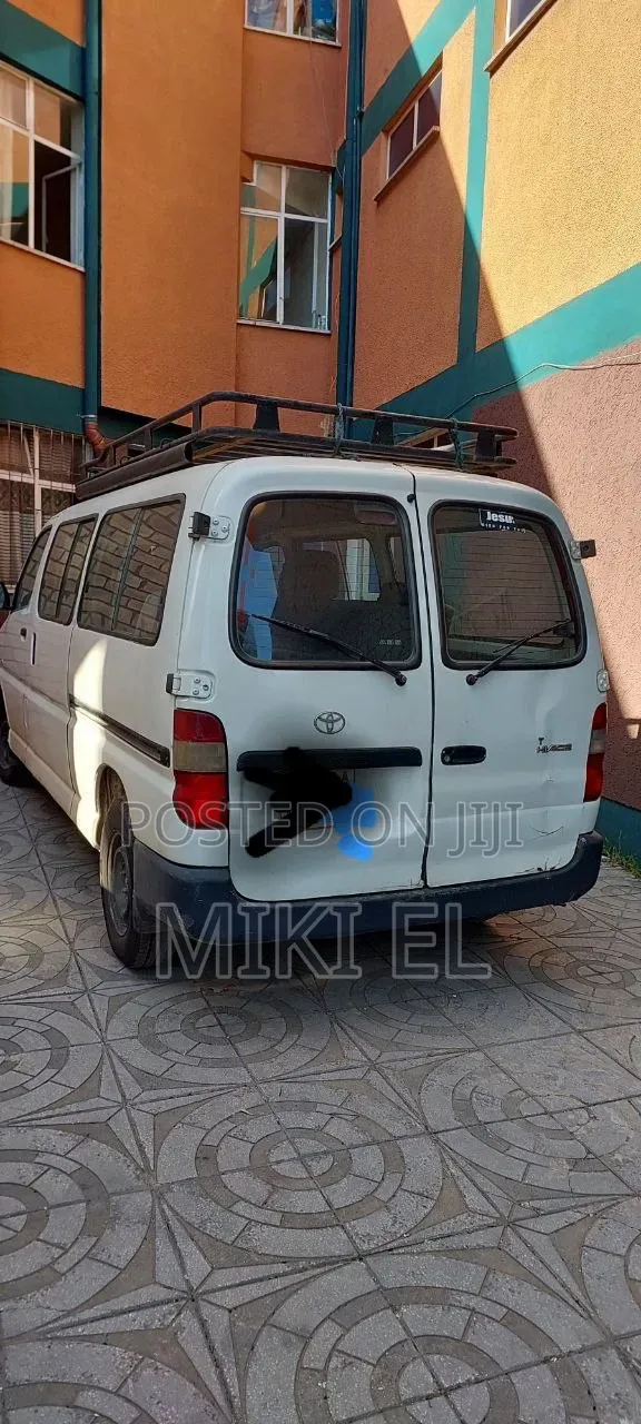 Toyota HiAce 2007 White
