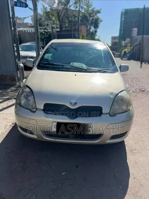 Toyota Vitz 2004 Silver