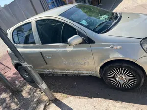 Toyota Vitz 2004 Silver