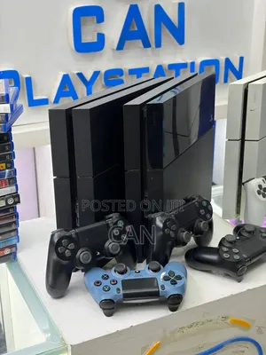PPlayStation 4 Fat - With 2 Controller