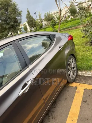 Hyundai Elantra GLS 2012 Blue