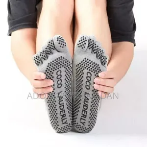 1Pair Non-Slip Sweat-Absorbent Yoga Socks Split Toe Socks