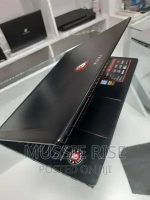 Laptop MSI GE63VR 7RF Raider 16GB Intel Core I7 SSD 1T