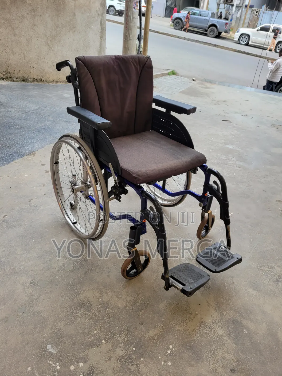 Normal Folding Wheelchair户血wilcher=ዊልቼር=