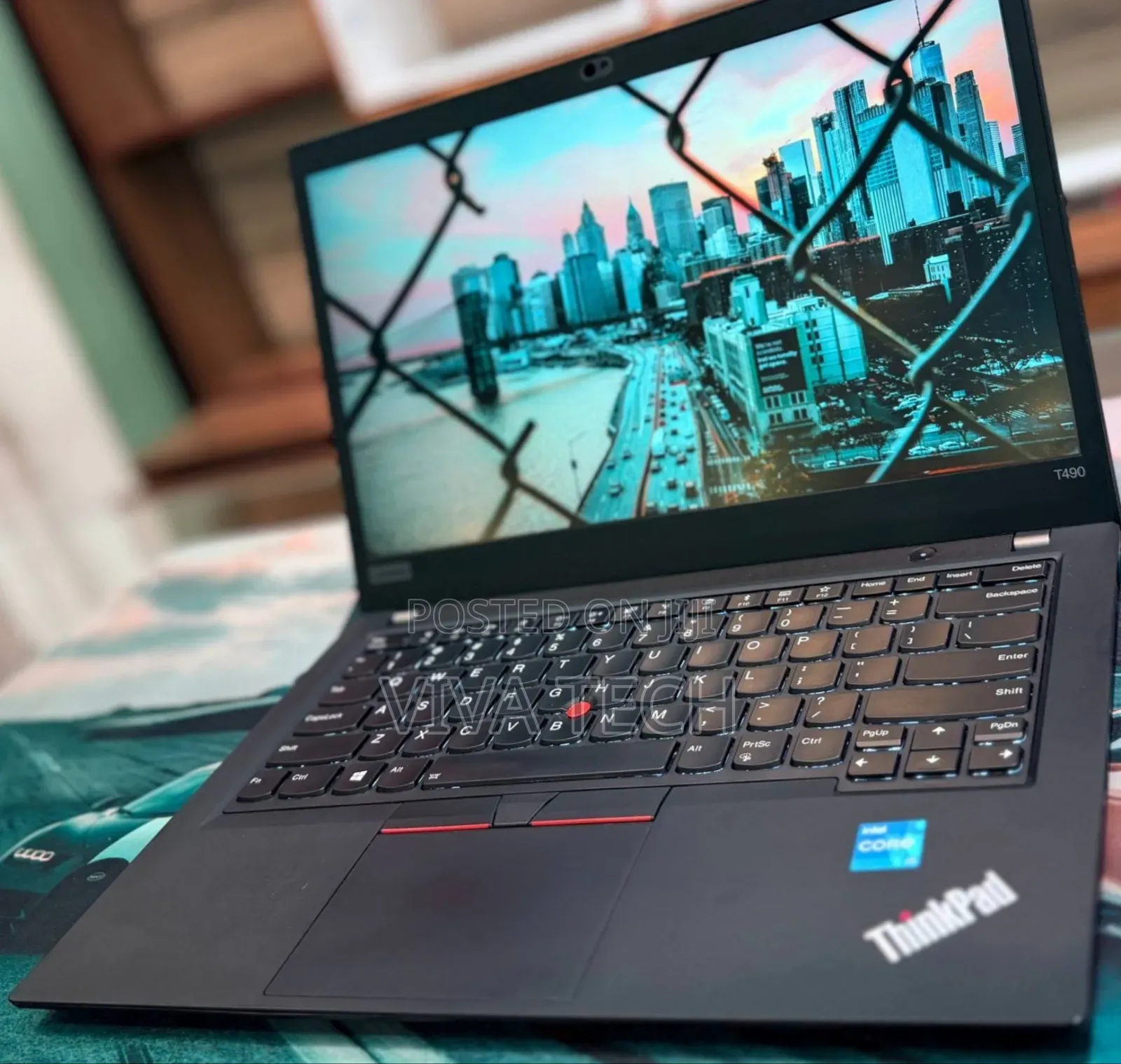 New Laptop Lenovo ThinkPad T490s 8GB Intel Core i5 SSD 256GB