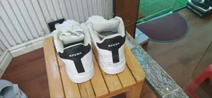 New Repera ጫማ
