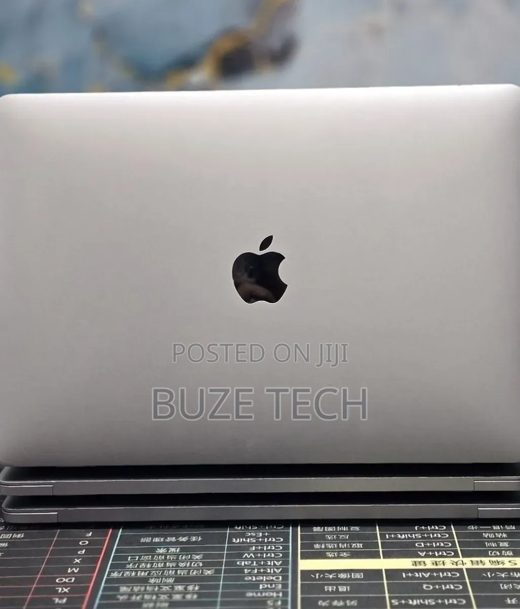 New Laptop Apple MacBook Pro 2020 M1 8GB Apple M1 SSD 512GB