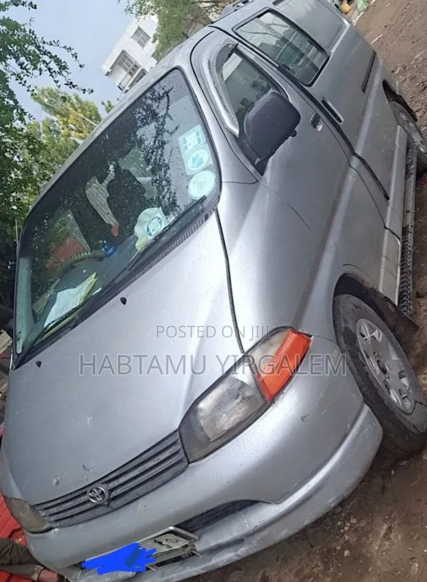 Toyota HiAce 2000 Silver