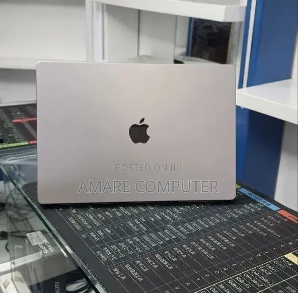 New Laptop Apple MacBook Pro 2021 M1 32GB Apple M1 Pro SSD 512GB