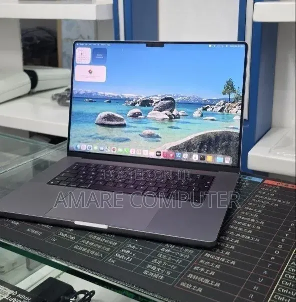 New Laptop Apple MacBook Pro 2021 M1 32GB Apple M1 Pro SSD 512GB