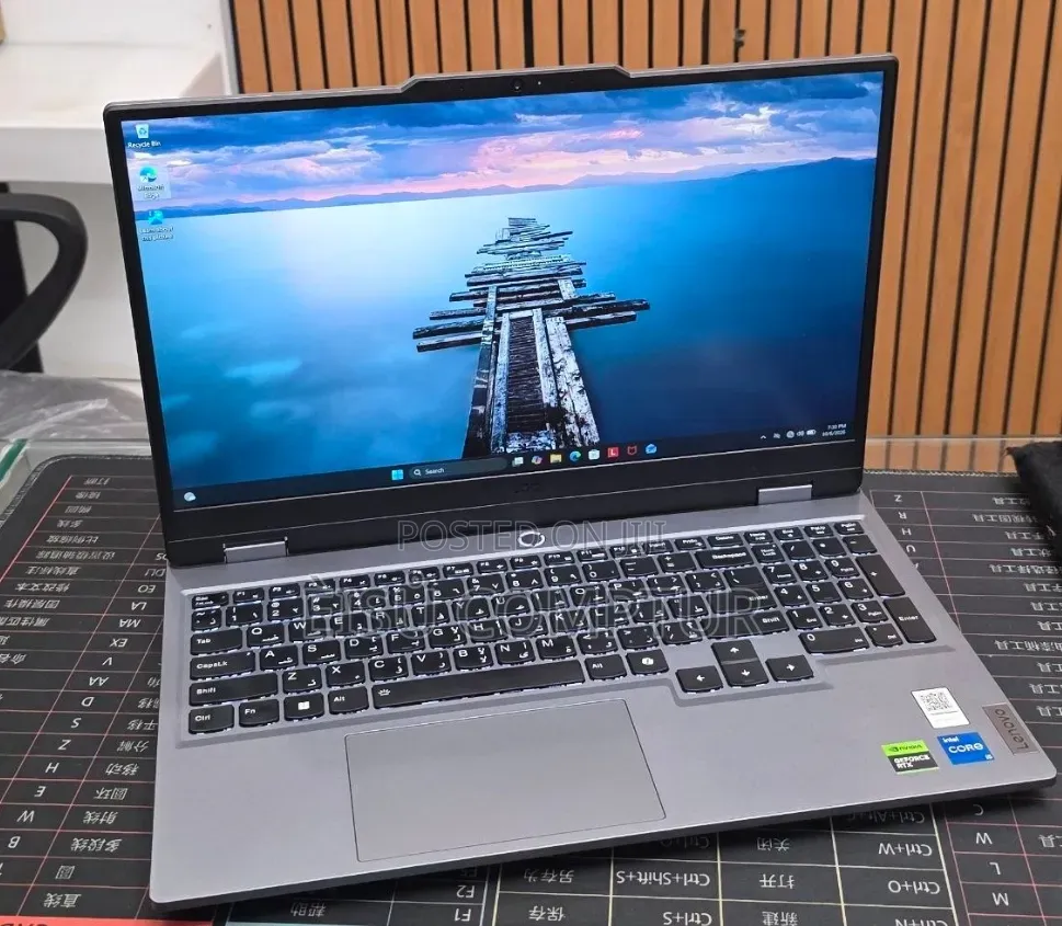 New Laptop Lenovo LOQ 15IRH8 8GB Intel Core i5 SSD 512GB