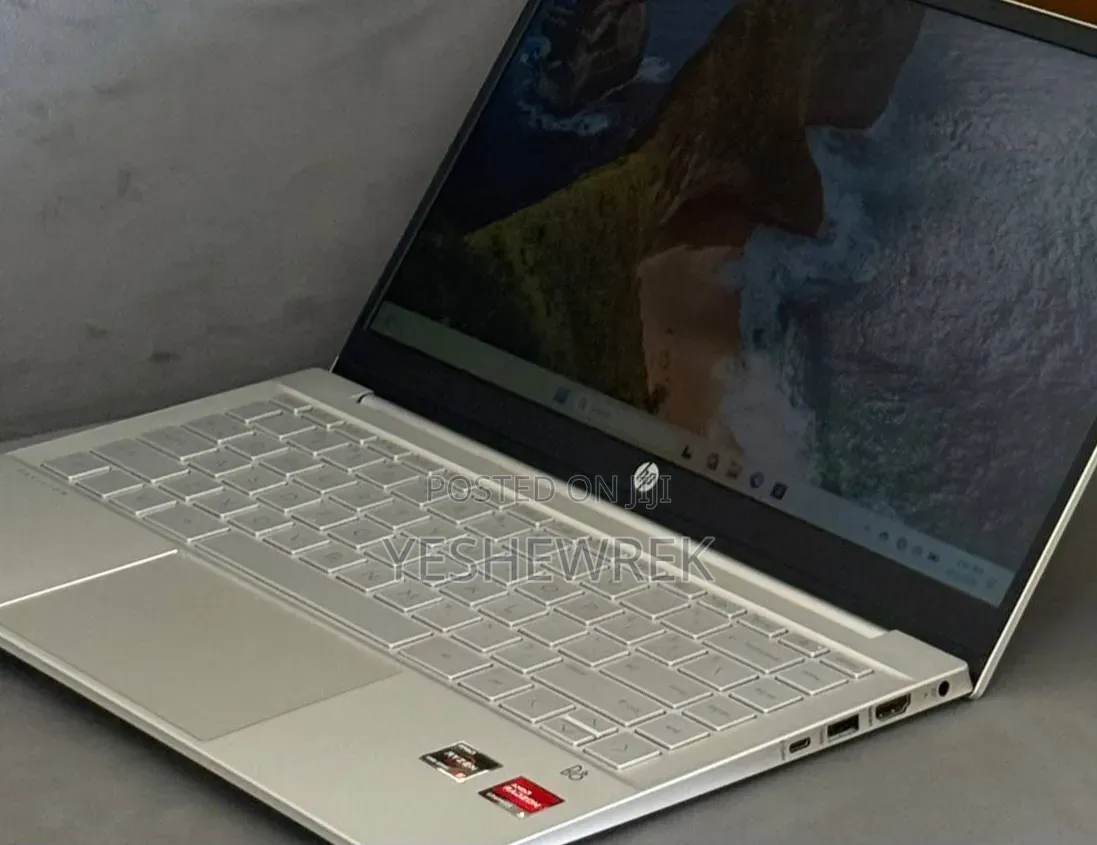 New Laptop HP Pavilion 15 8GB Intel Core i7 SSD 256GB